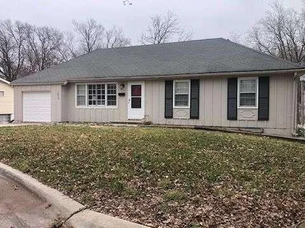 7813 Howe Dr, Prairie Village, KS 66208