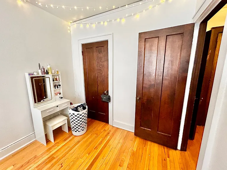 Varsity Management - 809 E. Kingsley — Photo 6
