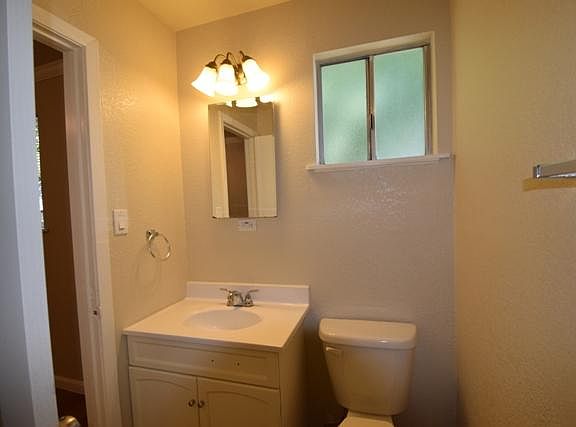 5th image of 111 6th St APT 9