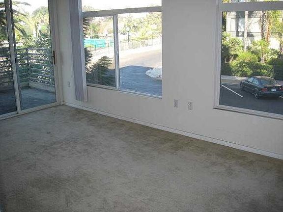 4th image of 1642 7th Ave Unit 221