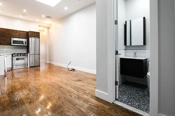 Rented by Bold New York | media 15