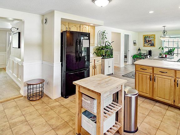 3rd image of 47 Blackberry Lane