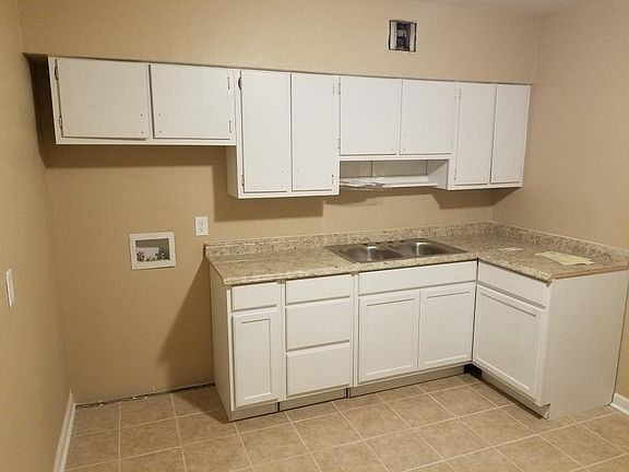 4th image of 1300 Elsa Jane St