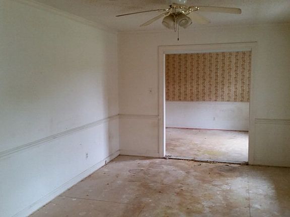 3rd image of 221 Cunningham Court