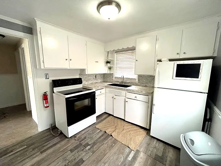 766 Harding Ave — Photo 9