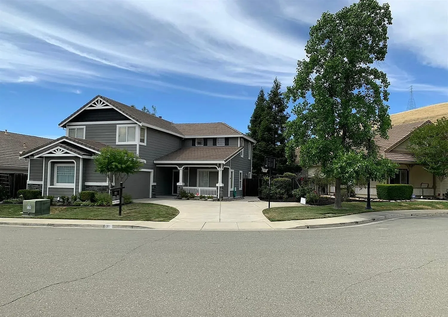 4 bed, 2.5 bath, 2171 sqft, $4,985 — Photo 1