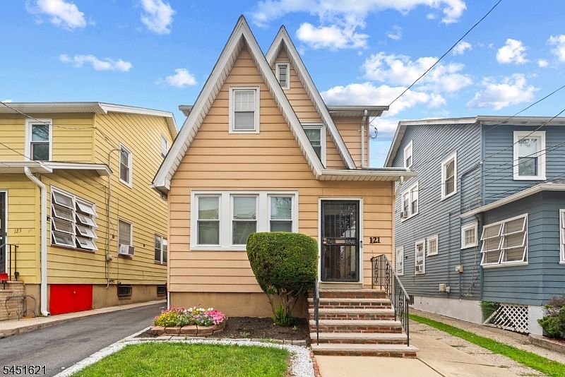 1st image of 121 Schofield St