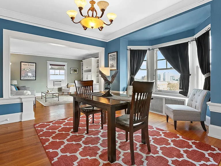 Expanding dining room table