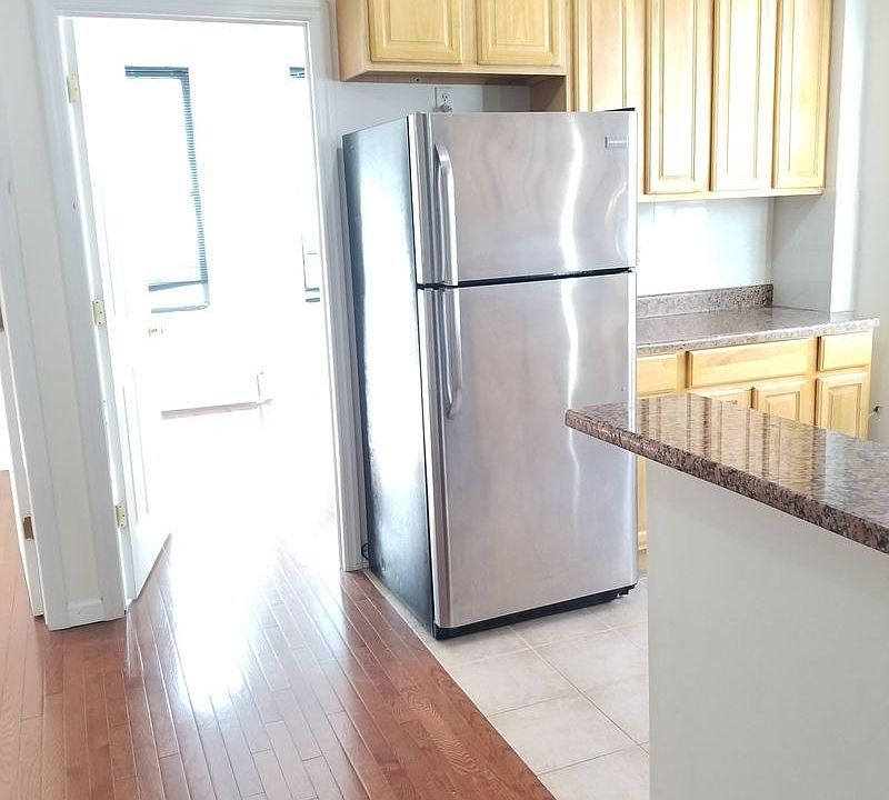 1st image of 3117 36th St APT 1R