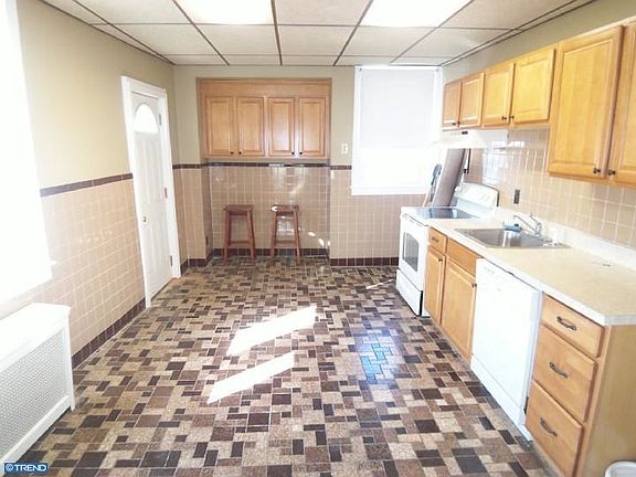 3rd image of 3562 Oakmont St