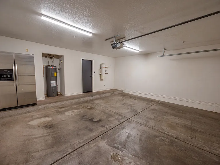 2445 E Montecito Ave — Photo 23