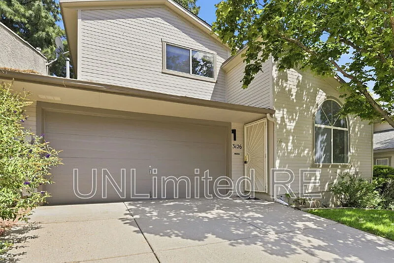 3 bed, 2.5 bath, 1579 sqft, $2,600 — Photo 2