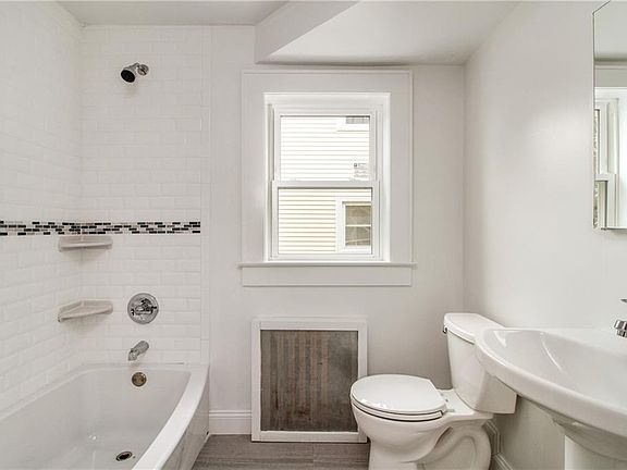 3rd image of 424 Orchard St #1