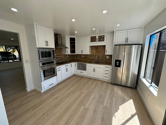 2nd image of 705 Del Valle Cir