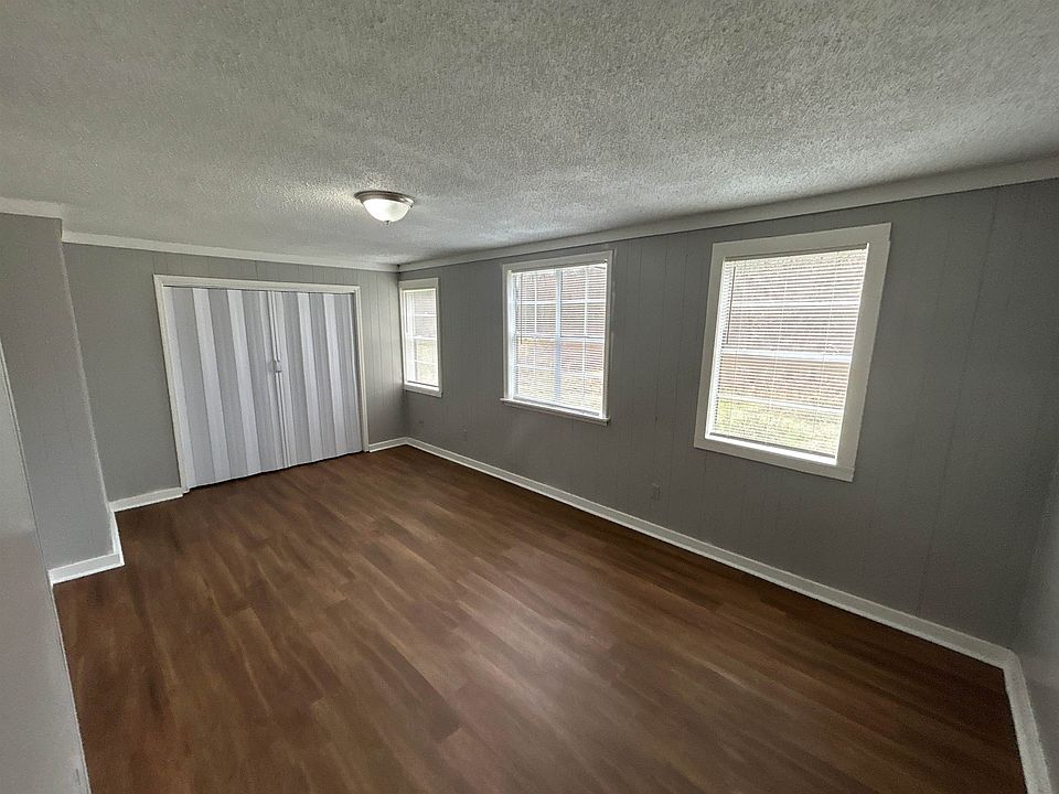 2nd image of 3447 Cook Rd