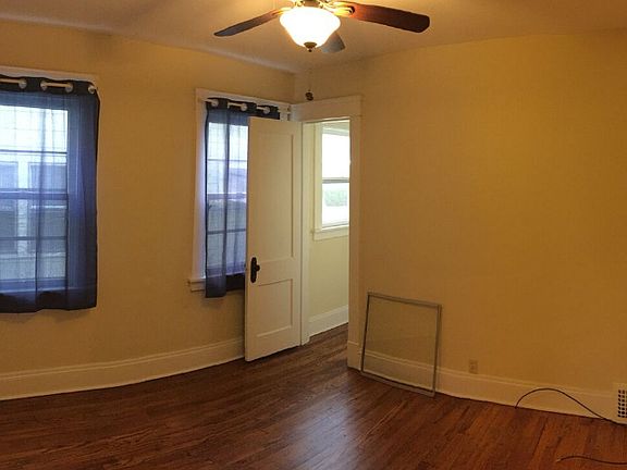4th image of 1606 Larchmont Ave #Down