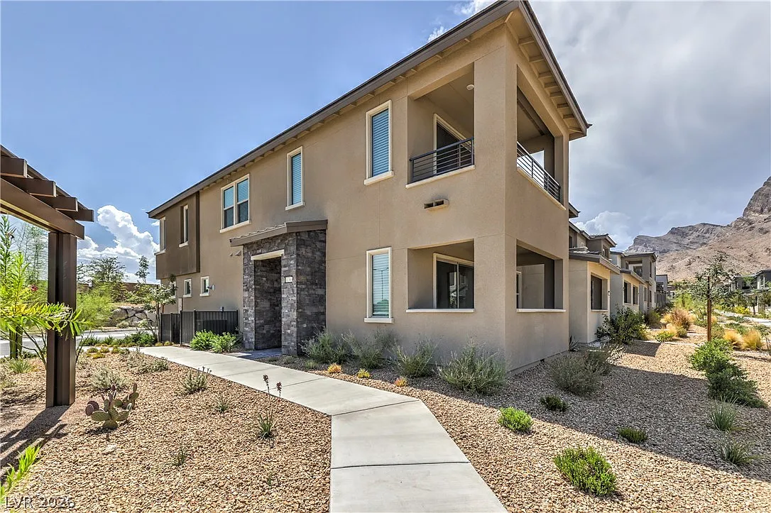 3 bed, 2.5 bath, 1854 sqft, $2,650 — Photo 3