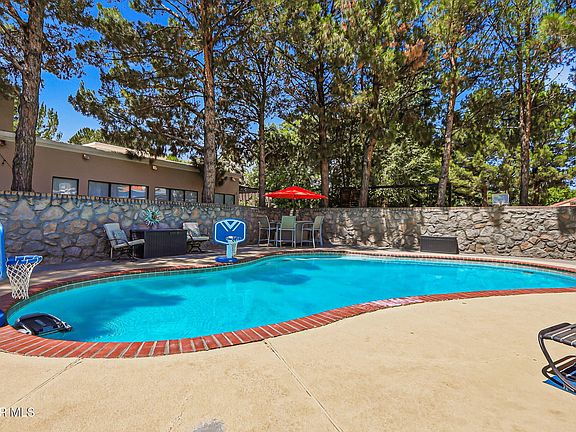 2nd image of 716 Willow Glen Dr