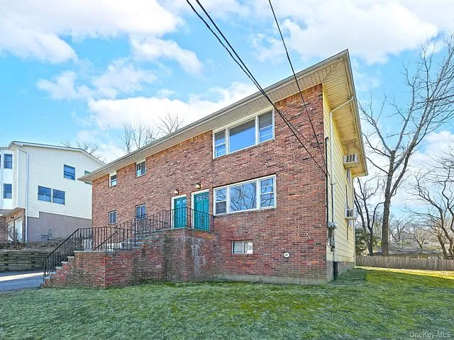3 bed, 2.0 bath, 1300 sqft, $3,250 — Photo 1