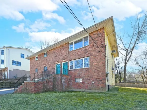 8 Harbor Hill Rd APT 2, Glen Cove, NY 11542