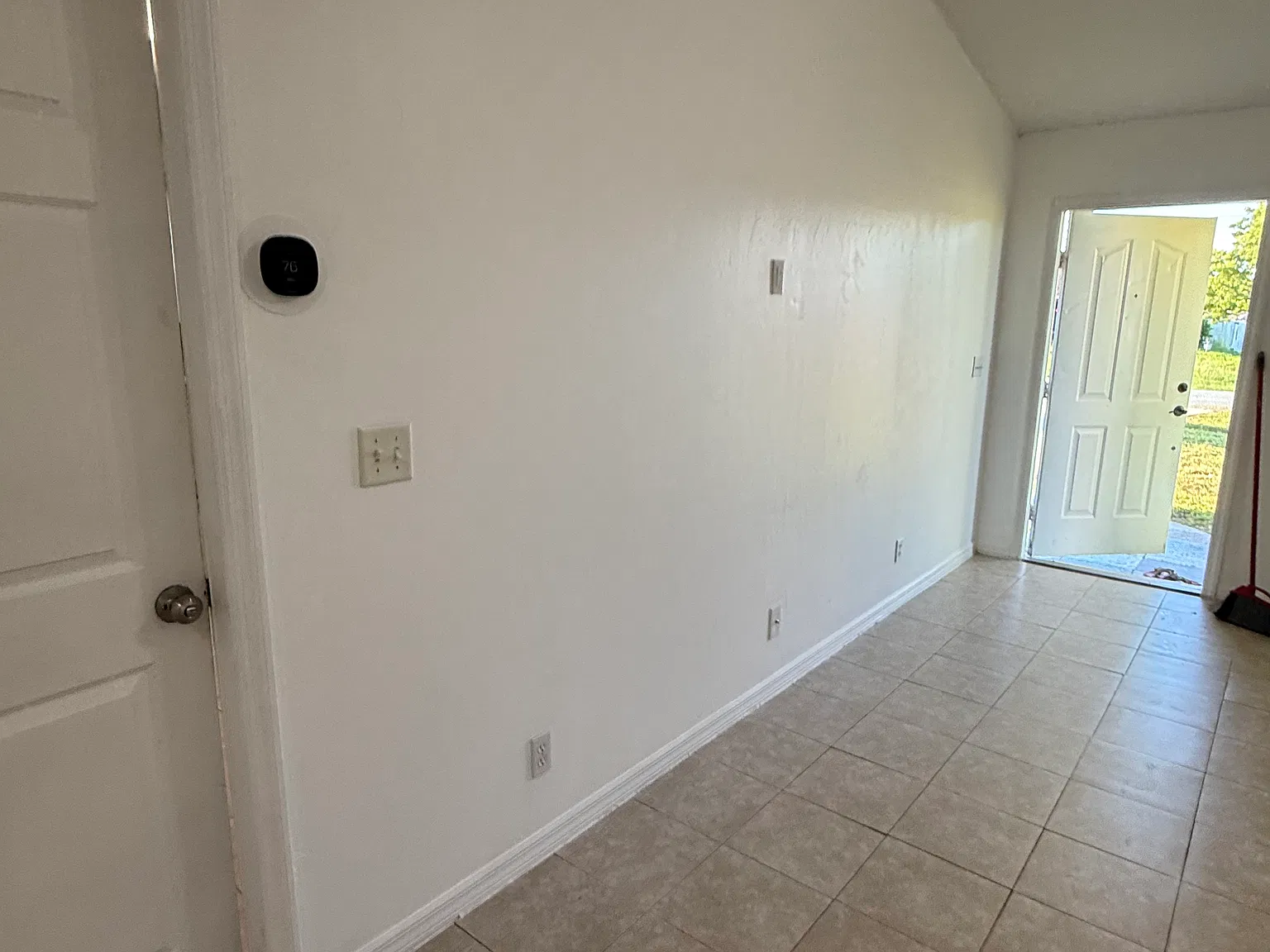 3 bed, 1258 sqft, $1,759 — Photo 3
