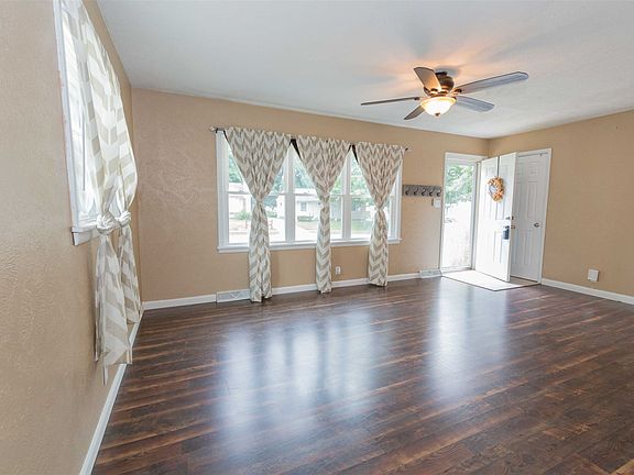 5th image of 1307 Canterbury Dr