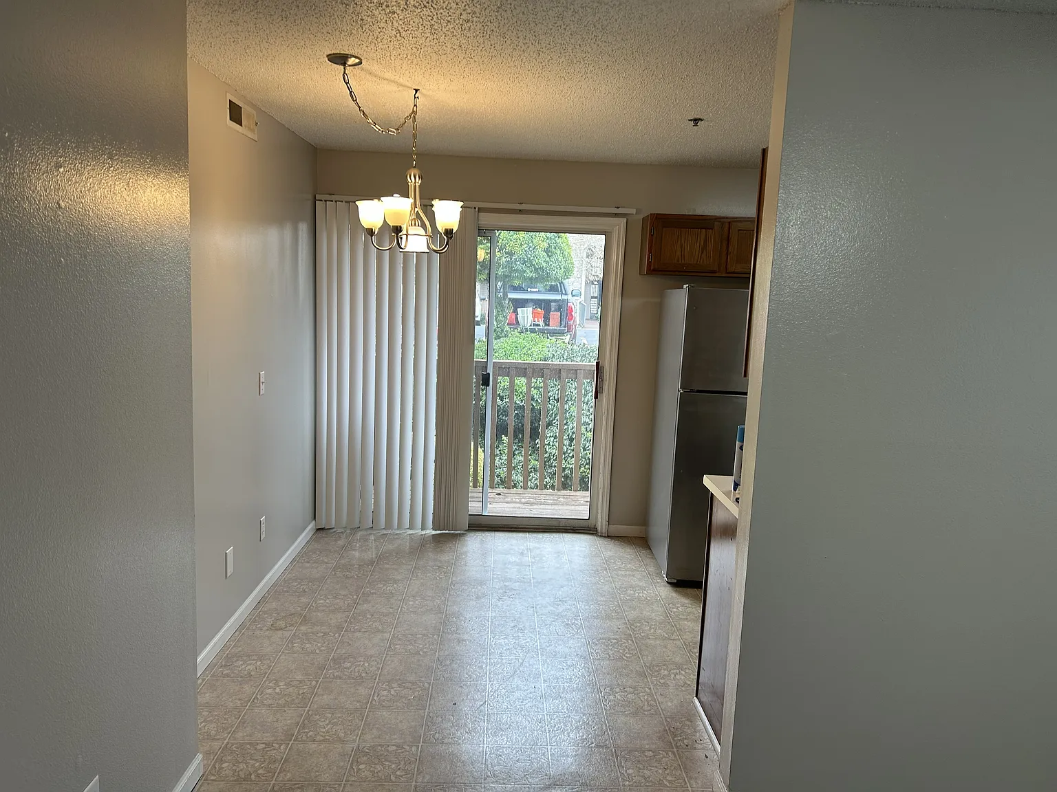 2 bed, 1023 sqft, $1,200 — Photo 4