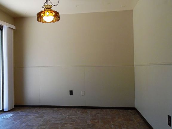 3rd image of 4905 Montebello Dr