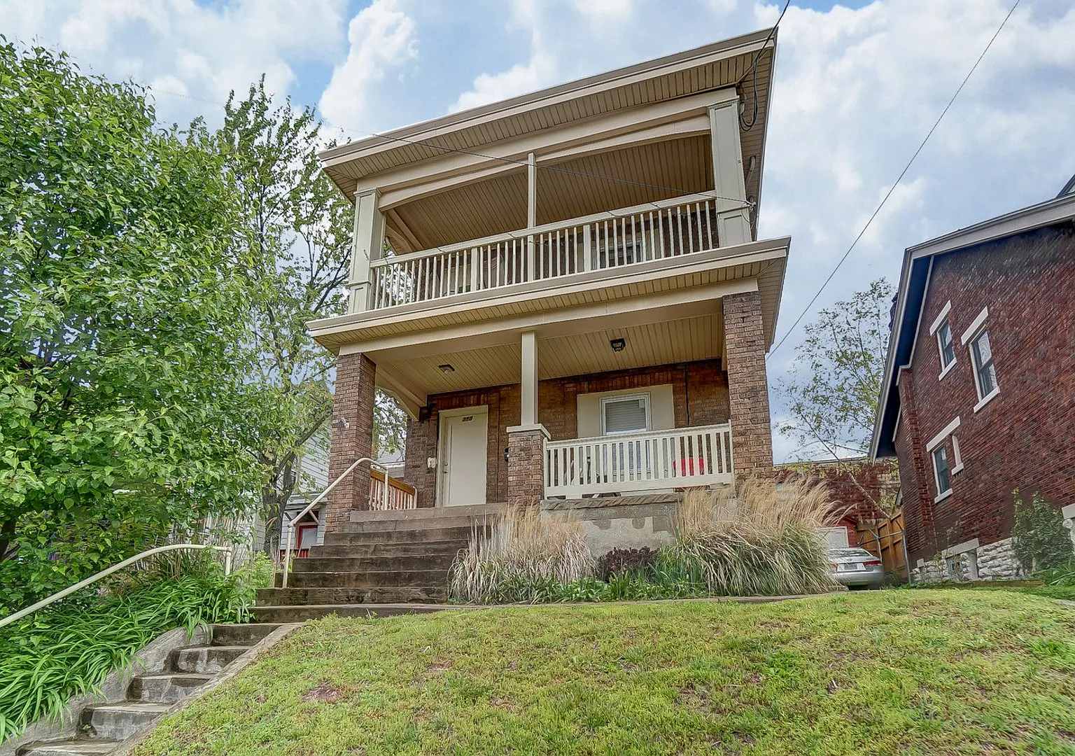350 Volkert Ave — Photo 1