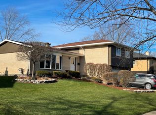 15224 Linden Dr, Oak Forest, IL 60452