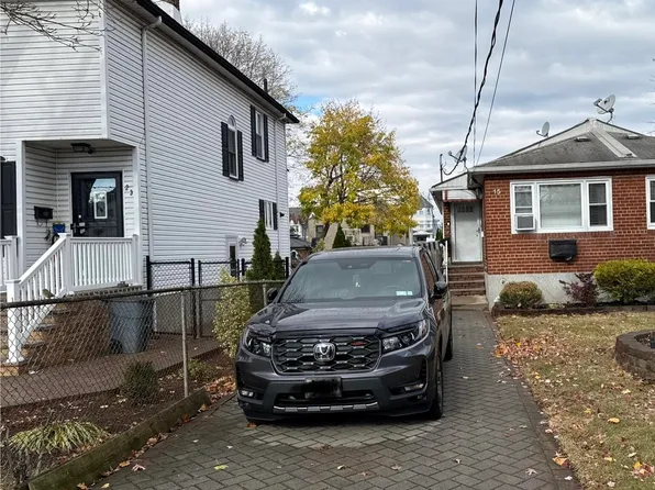 15 Hope Ave, Staten Island, NY 10305