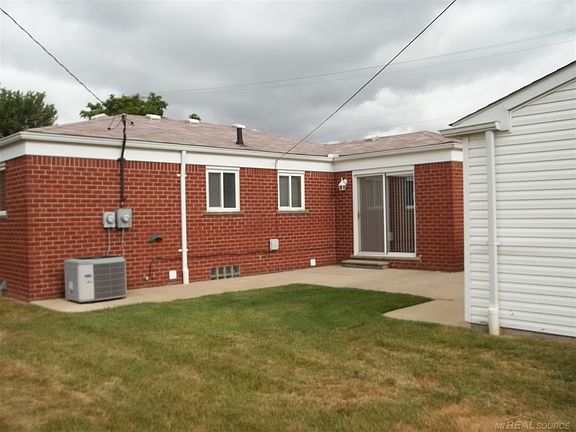 5th image of 31750 Gloede Dr