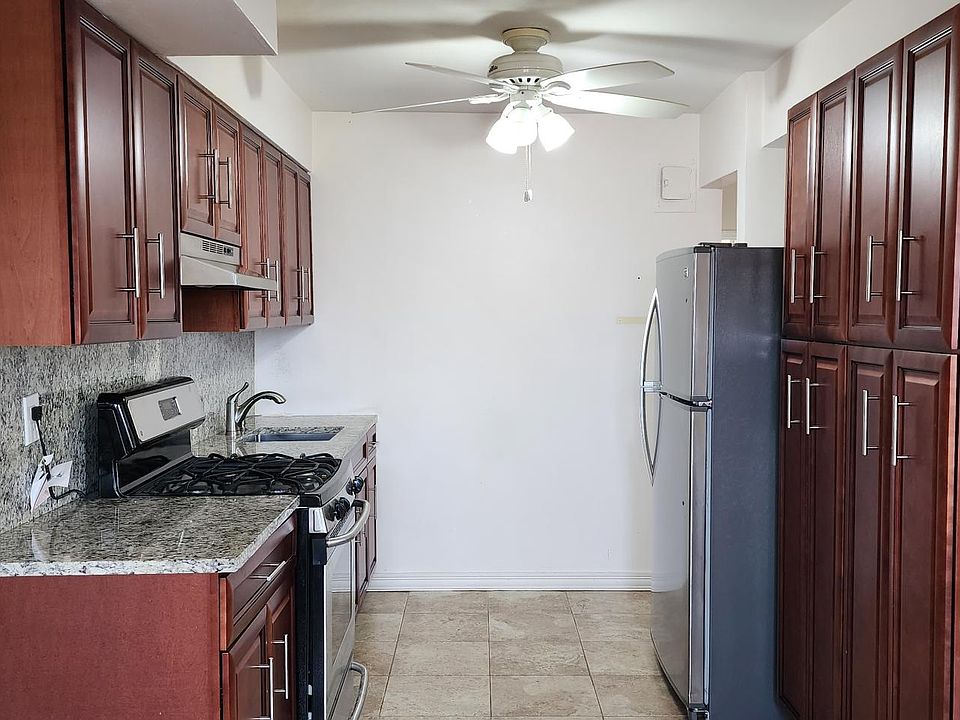 Great size kitchen w/SS Appliances