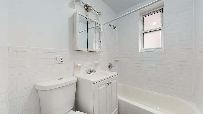 Rented by Bond New York | media 8