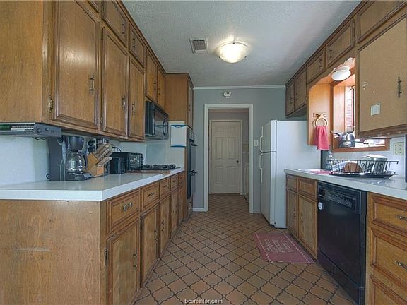 3rd image of 1213 Lancelot Cir