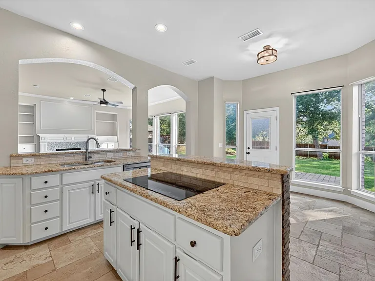 3102 Southwood Dr — Photo 9