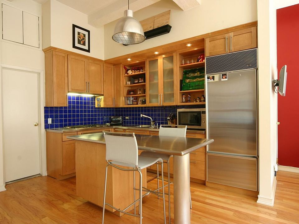 2nd image of 21 E 22nd St APT 6L