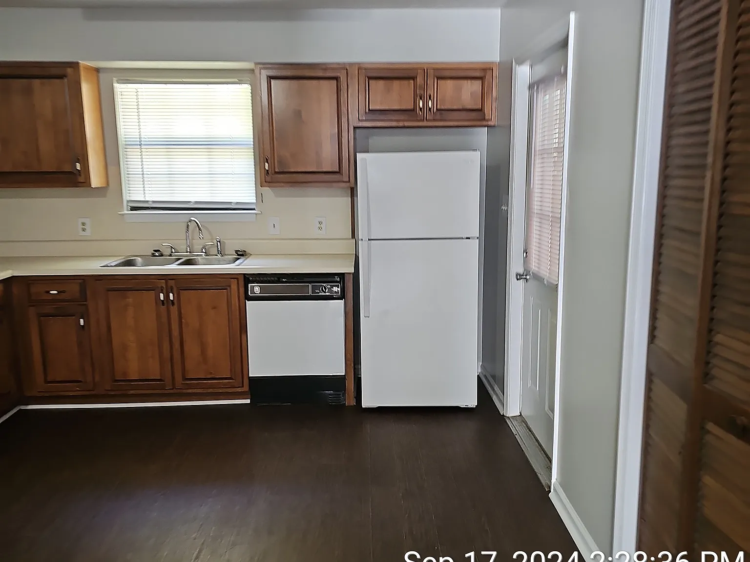 2 bed, $1,050 — Photo 2
