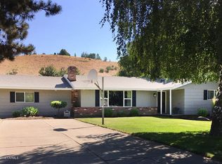201 Green Meadows Dr, Yakima, WA