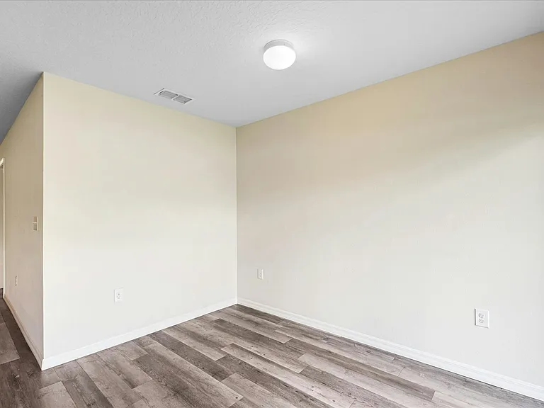 29 Lloshire Path #A — Photo 7