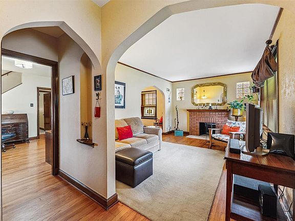 2nd image of 5641 Tholozan Ave