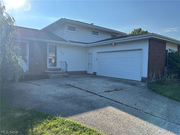 3rd image of 1202 Teakwood Ln
