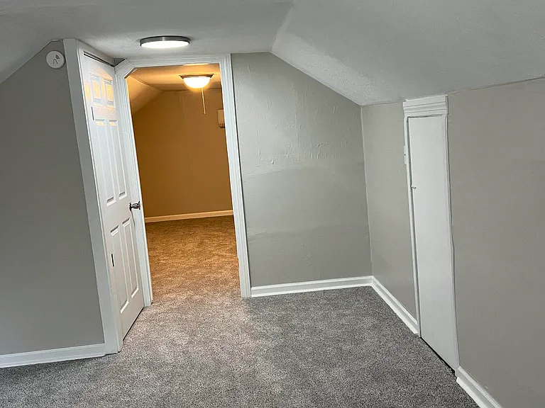 2702 Holt Ln — Photo 6