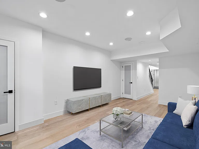 2130 Spring St — Photo 39