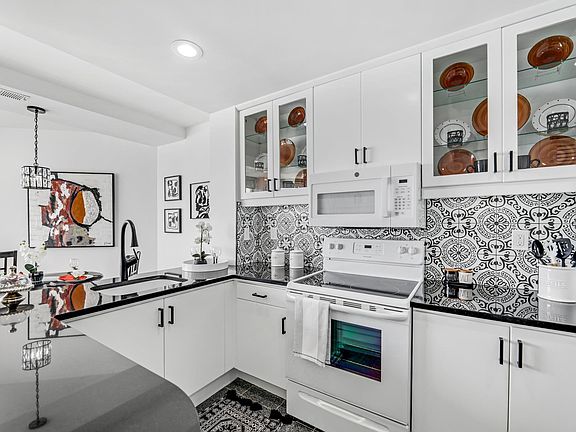 2nd image of 600 Harbor Blvd Unit 926