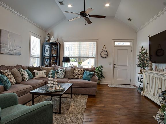 5th image of 1004 Laurinda Ln