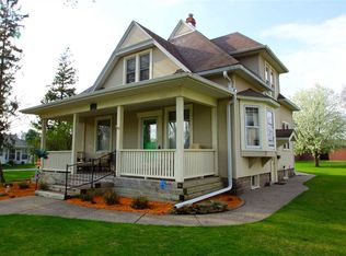 224 W Cedar Lane Dr, Walcott, IA 52773