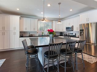 990 Riverview Cir, Corona, CA 92881