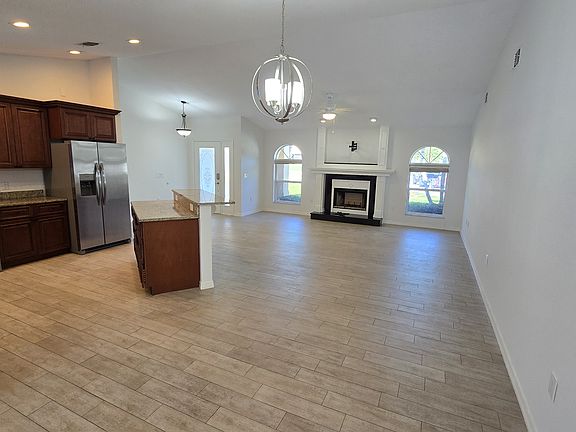 4th image of 358 Echo Pines Way