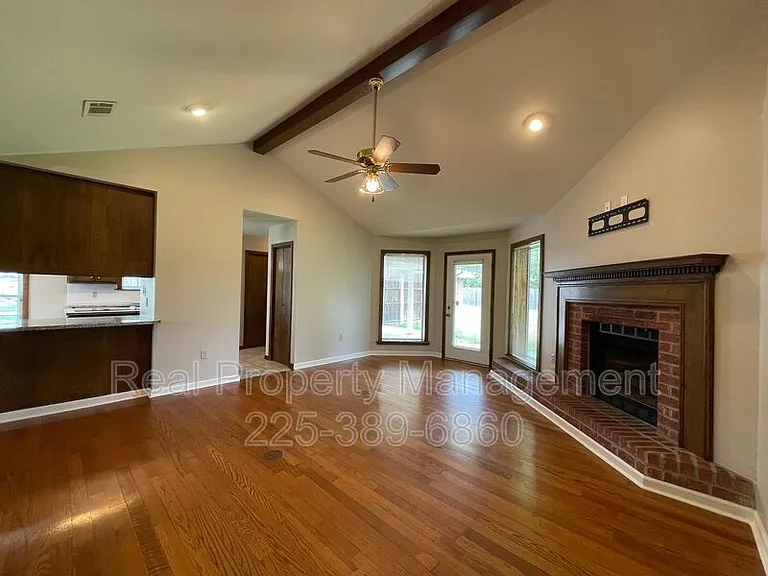 2422 Riverside Dr — Photo 8
